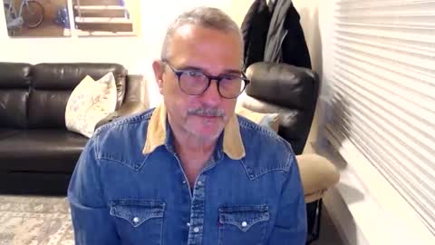 Snapshot of silveroli187 chatting on 01/15/26, 03:49 silveroli187 online show from 01/15/26, 03:49