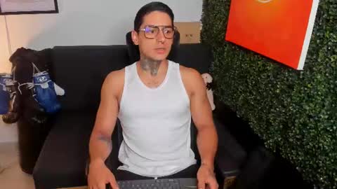 Snapshot of simon_cortes chatting on 07/26/26, 11:17 Simon Cortes online show from 07/26/26, 11:17