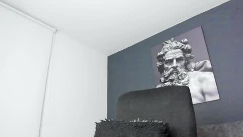 simon_leon01 online show from 12/26/24, 11:46