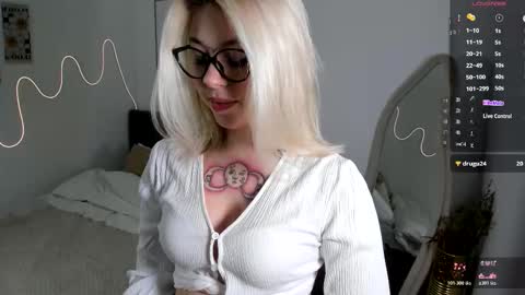 SimonaGerry online show from 10/18/25, 05:10