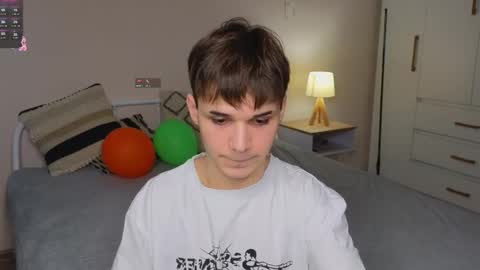 Snapshot of simonboy592 chatting on 03/23/26, 12:09 Alex online show from 03/23/26, 12:09