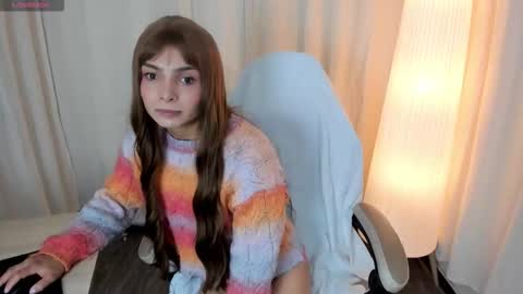 Snapshot of simone_sky chatting on 01/10/26, 08:21 simone_sky online show from 01/10/26, 08:21