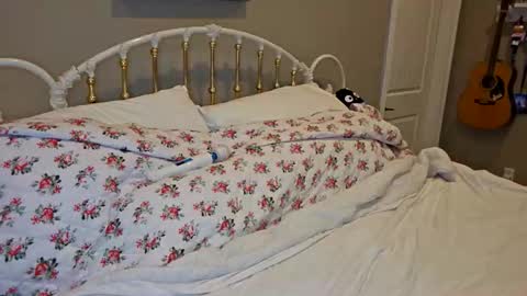 simonesighren online show from 04/12/26, 04:17