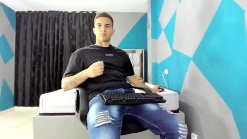 Snapshot of simonkeler chatting on 12/11/24, 03:02 SIMON KELER online show from 12/11/24, 03:02