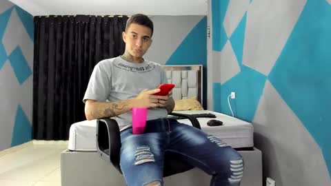 Snapshot of simonkeler chatting on 12/18/24, 03:26 SIMON KELER online show from 12/18/24, 03:26