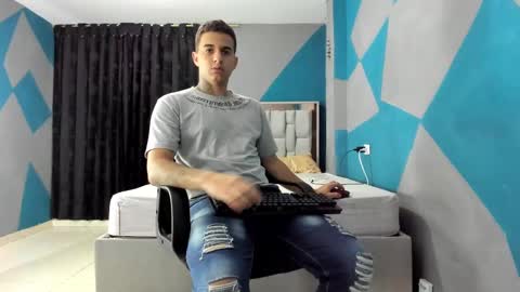 Snapshot of simonkeler chatting on 12/18/24, 06:32 SIMON KELER online show from 12/18/24, 06:32