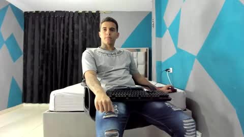 Snapshot of simonkeler chatting on 12/19/24, 02:34 SIMON KELER online show from 12/19/24, 02:34