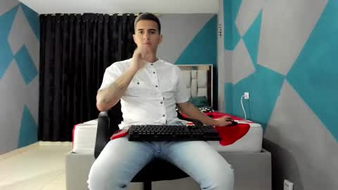 Snapshot of simonkeler chatting on 12/31/24, 02:29 SIMON KELER online show from 12/31/24, 02:29