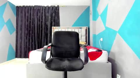 Snapshot of simonkeler chatting on 12/31/24, 08:37 SIMON KELER online show from 12/31/24, 08:37