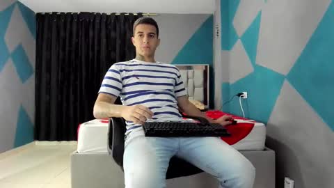 Snapshot of simonkeler chatting on 01/03/25, 03:05 SIMON KELER online show from 01/03/25, 03:05