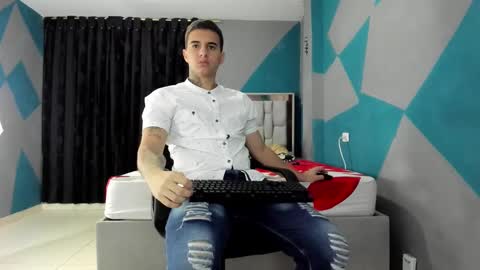 Snapshot of simonkeler chatting on 01/06/25, 10:46 SIMON KELER online show from 01/06/25, 10:46