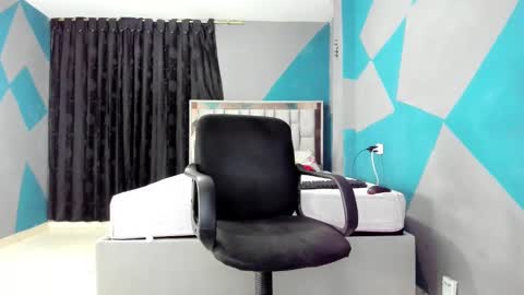 Snapshot of simonkeler chatting on 01/08/25, 02:46 SIMON KELER online show from 01/08/25, 02:46