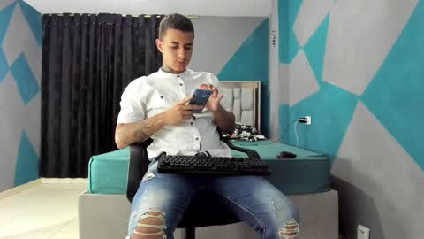 Snapshot of simonkeler chatting on 01/24/25, 10:19 SIMON KELER online show from 01/24/25, 10:19