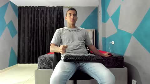 Snapshot of simonkeler chatting on 01/31/25, 04:03 SIMON KELER online show from 01/31/25, 04:03