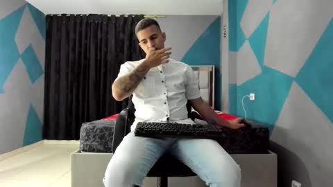 Snapshot of simonkeler chatting on 02/02/25, 03:21 SIMON KELER online show from 02/02/25, 03:21