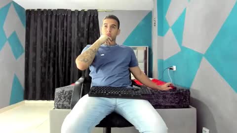 Snapshot of simonkeler chatting on 02/10/25, 03:57 SIMON KELER online show from 02/10/25, 03:57