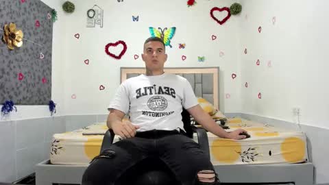 Snapshot of simonkeler chatting on 09/09/25, 02:55 SIMON KELER online show from 09/09/25, 02:55