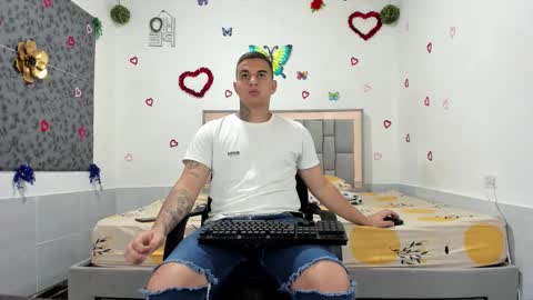 Snapshot of simonkeler chatting on 09/11/25, 11:38 SIMON KELER online show from 09/11/25, 11:38