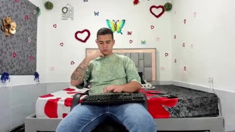 Snapshot of simonkeler chatting on 09/19/25, 03:52 SIMON KELER online show from 09/19/25, 03:52