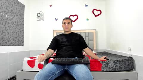 Snapshot of simonkeler chatting on 10/05/25, 11:08 SIMON KELER online show from 10/05/25, 11:08