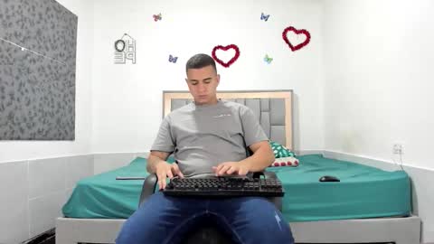 Snapshot of simonkeler chatting on 10/12/25, 07:57 SIMON KELER online show from 10/12/25, 07:57