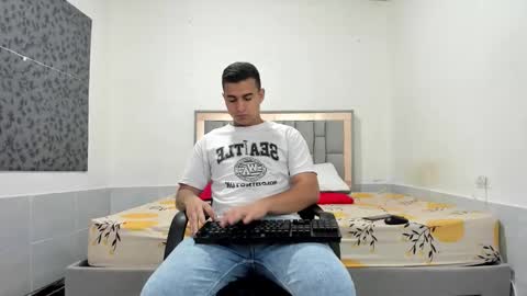 Snapshot of simonkeler chatting on 11/26/25, 11:06 SIMON KELER online show from 11/26/25, 11:06