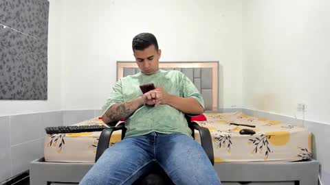 Snapshot of simonkeler chatting on 11/29/25, 04:26 SIMON KELER online show from 11/29/25, 04:26