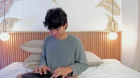  Simon  online show from 01/03/25, 03:33