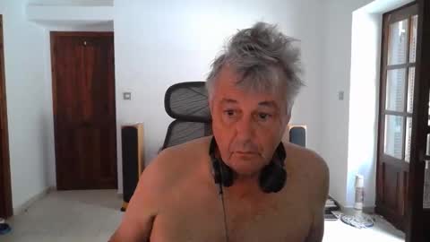 Snapshot of simonthenudist chatting on 09/15/25, 04:01 Simon online show from 09/15/25, 04:01