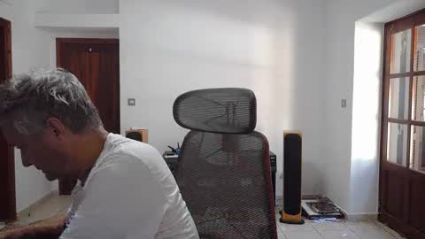 Snapshot of simonthenudist chatting on 09/24/25, 12:52 Simon online show from 09/24/25, 12:52