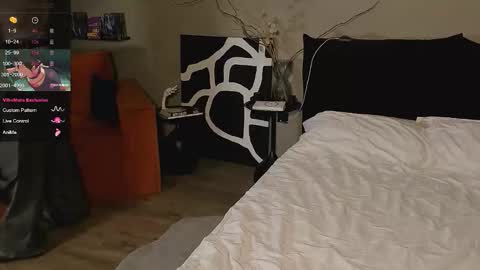 Simon online show from 12/23/25, 08:01