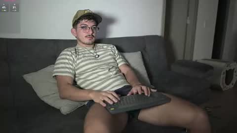 Snapshot of simoon_01 chatting on 07/14/26, 04:13 SIMOON online show from 07/14/26, 04:13