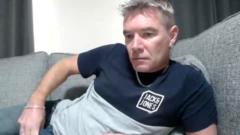 Snapshot of simplelife0 chatting on 10/16/25, 12:28 Ricky online show from 10/16/25, 12:28