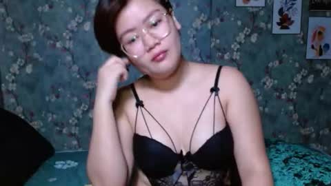 Snapshot of simply_niki chatting on 09/19/25, 05:24 zia online show from 09/19/25, 05:24