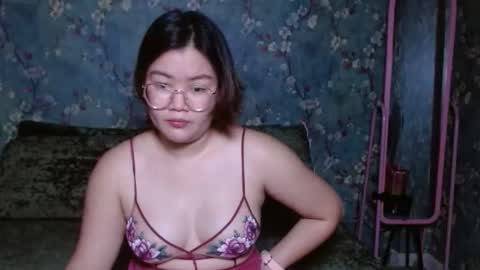 Snapshot of simply_niki chatting on 01/12/26, 01:38 zia online show from 01/12/26, 01:38