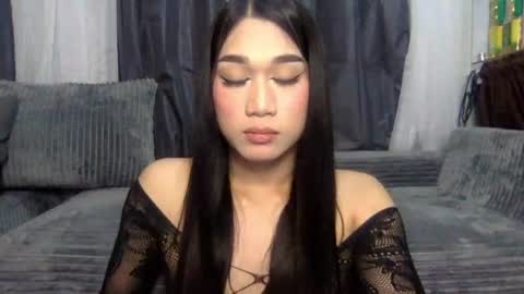 Snapshot of simplysultrykylie chatting on 06/25/26, 04:33 Kylie online show from 06/25/26, 04:33