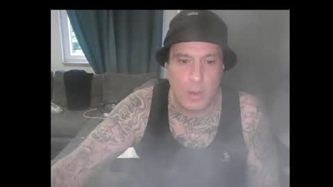 Snapshot of sinalco1975 chatting on 05/17/26, 03:59 sinalco1975 online show from 05/17/26, 03:59