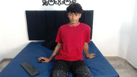 Snapshot of sinboy_ chatting on 04/17/26, 11:13 online show from 04/17/26, 11:13