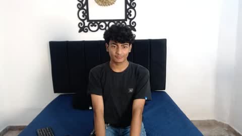 Snapshot of sinboy_ chatting on 04/19/26, 11:09 online show from 04/19/26, 11:09