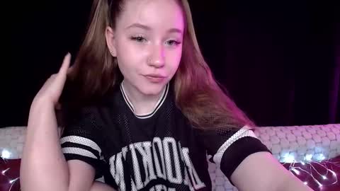 Sindi online show from 12/19/24, 12:23