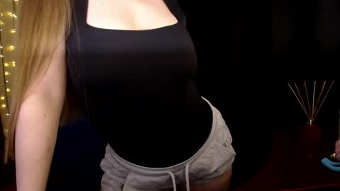 Sindi online show from 04/22/26, 02:29