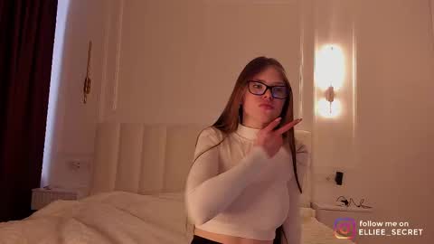 Snapshot of sinful_girl chatting on 02/24/26, 07:50 Ellie online show from 02/24/26, 07:50