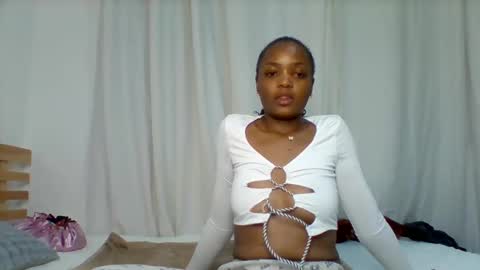 Snapshot of sinfulaura chatting on 05/27/26, 09:01 Ebony Vixen online show from 05/27/26, 09:01
