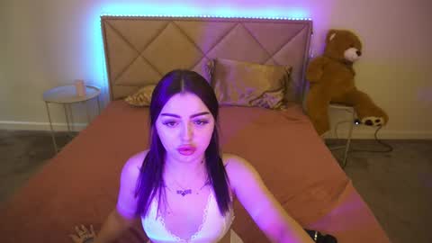 Snapshot of sinfulkittenn chatting on 06/05/26, 01:17 Kira online show from 06/05/26, 01:17