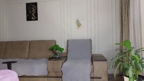 Snapshot of sinsemillaa chatting on 08/02/26, 05:22 Ellie online show from 08/02/26, 05:22