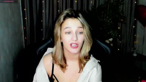 Snapshot of sinty_noria chatting on 02/19/25, 04:44 Sinty Noria online show from 02/19/25, 04:44