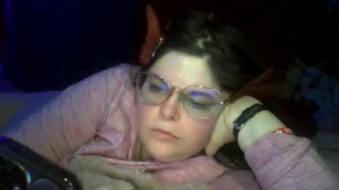 Siofra online show from 11/18/25, 10:09