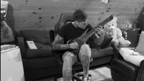 Snapshot of siphonophorstrings chatting on 10/07/25, 10:07 Dustbunnyfoofoo online show from 10/07/25, 10:07