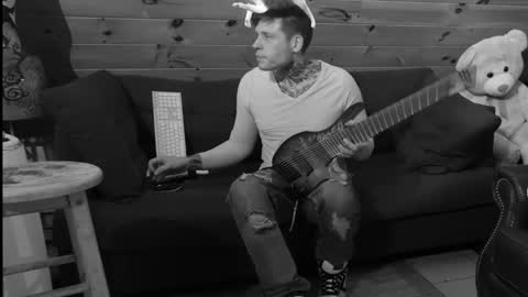 Snapshot of siphonophorstrings chatting on 10/09/25, 03:48 Dustbunnyfoofoo online show from 10/09/25, 03:48