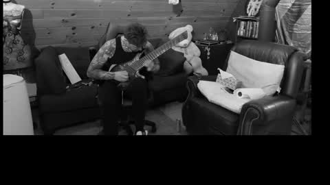 Snapshot of siphonophorstrings chatting on 10/10/25, 02:32 Dustbunnyfoofoo online show from 10/10/25, 02:32